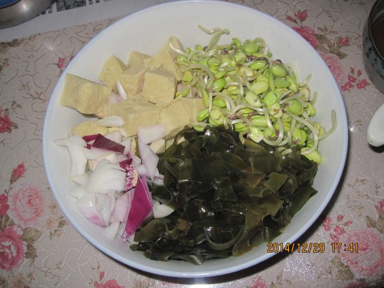 海带豆芽辣酱汤步骤2