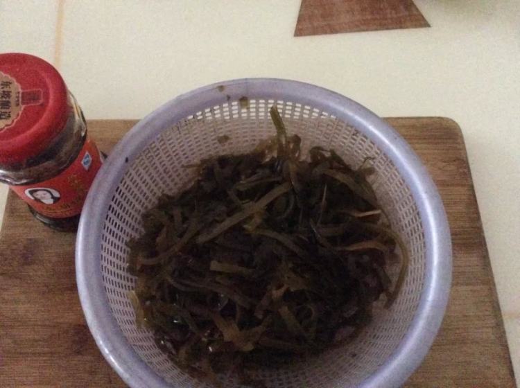 风味豆豉烧海带步骤1