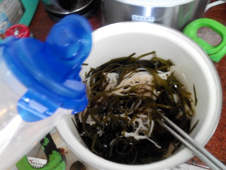 金针菇拌海带丝步骤6