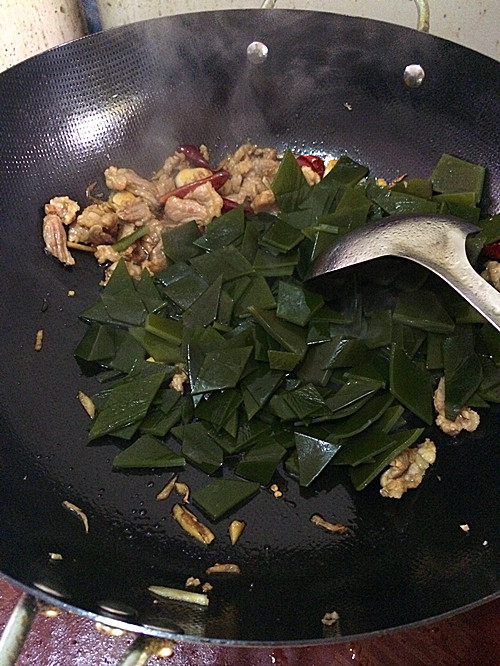 海带炒肉步骤5
