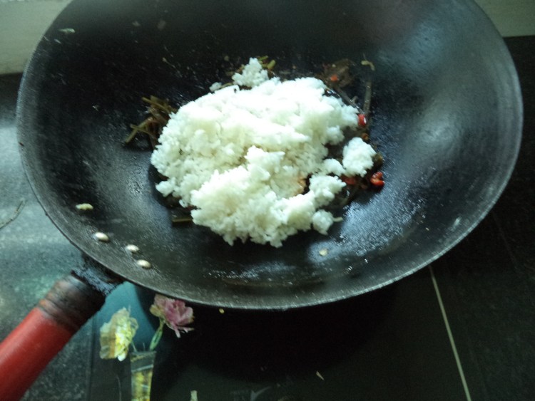 海带炒饭步骤5