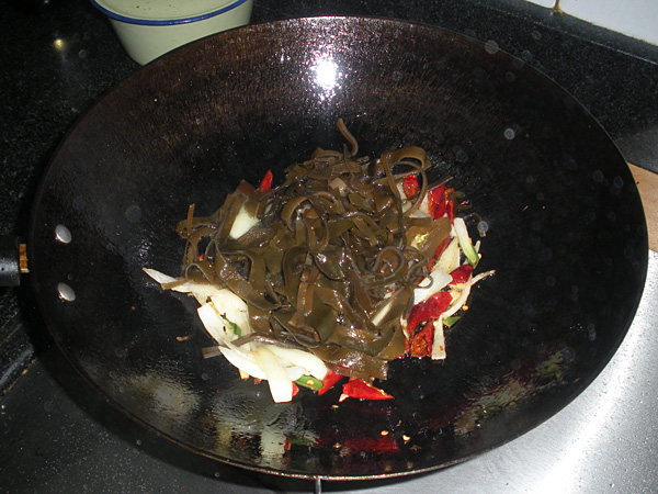 海带炒圆白菜步骤6