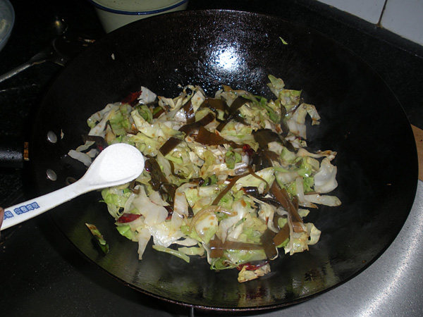 海带炒圆白菜步骤9