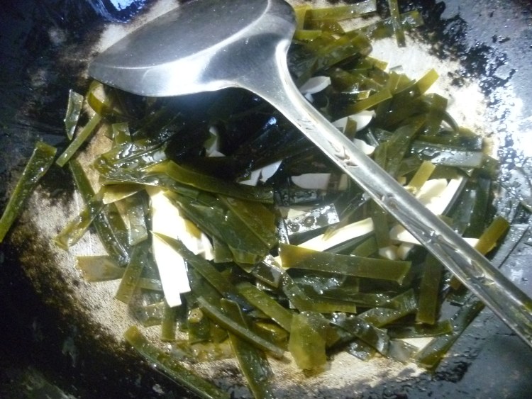 豆腐干炒海带步骤6