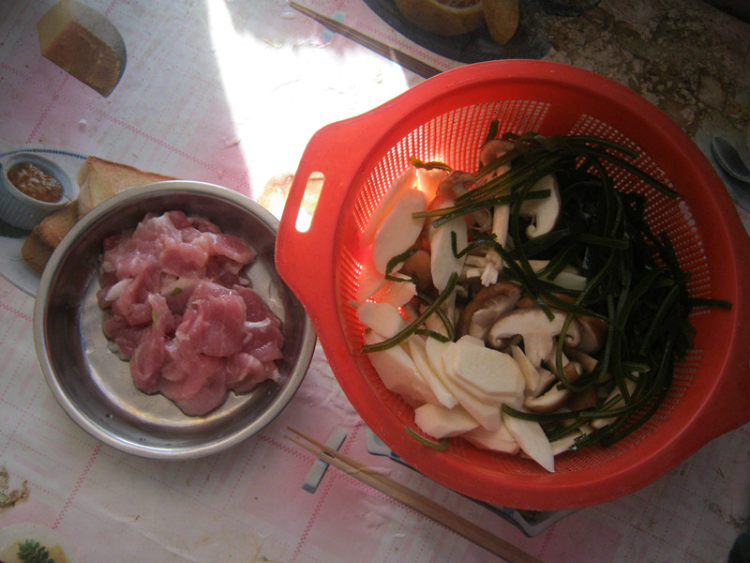 瘦肉双菇海带汤步骤1