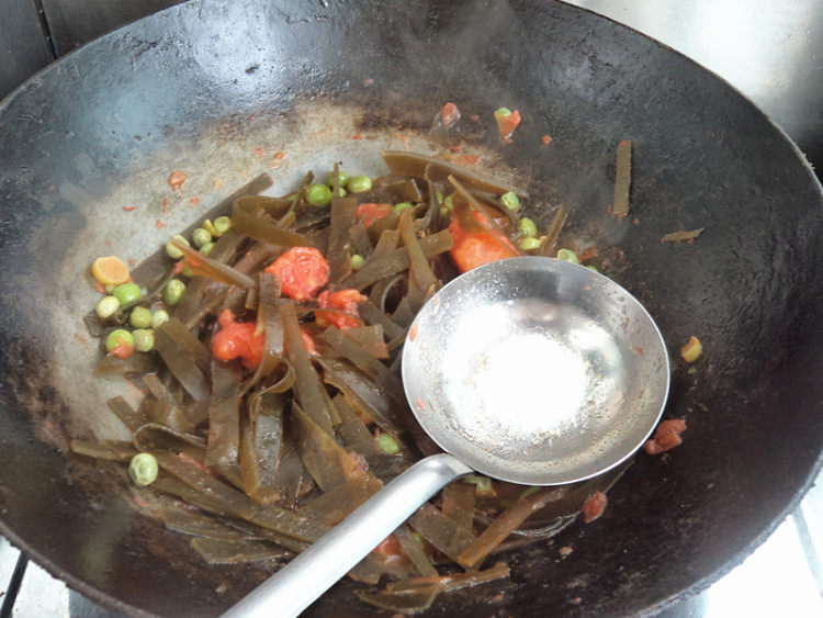 番茄烧海带步骤9