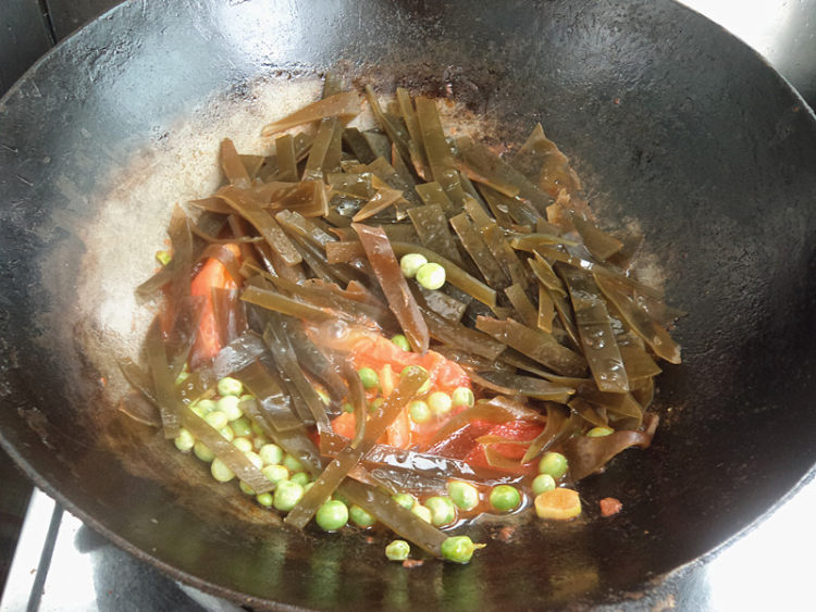 番茄烧海带步骤7
