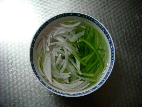 炝拌海带丝步骤2