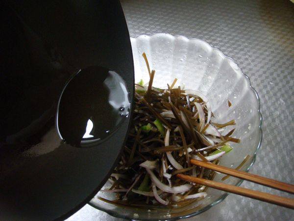 炝拌海带丝步骤9