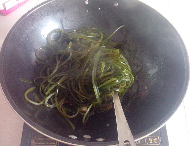 泡椒炒海带步骤9