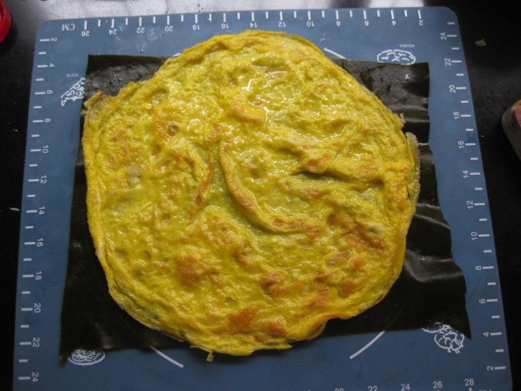 海带鸡蛋卷步骤7