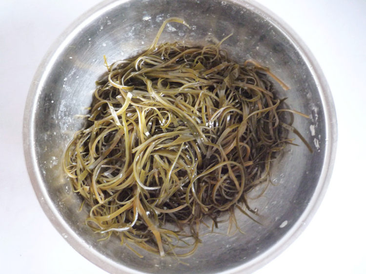 洋葱拌海带丝步骤2