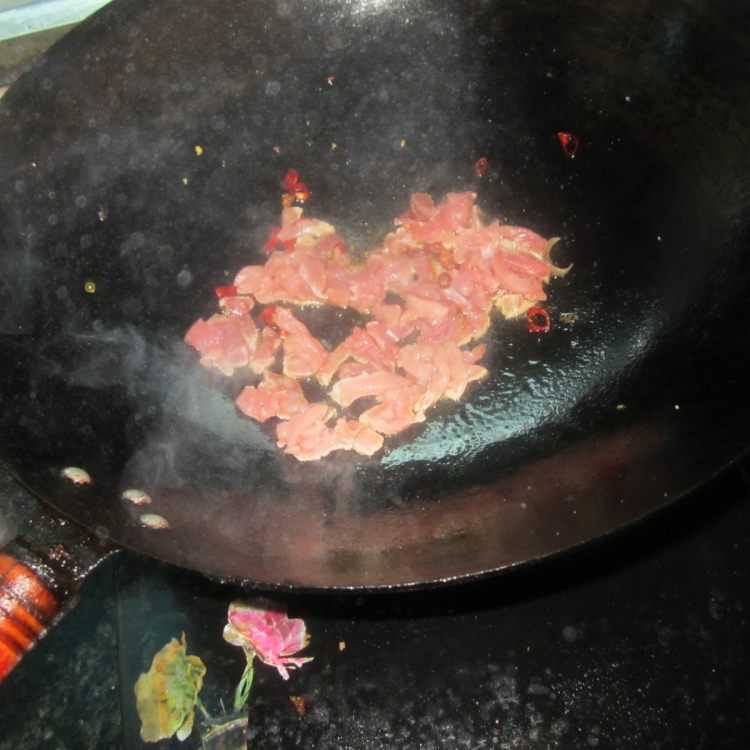 莴笋海带炒肉步骤4