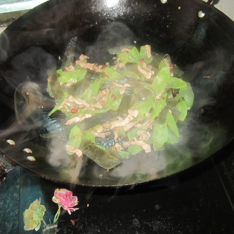 莴笋海带炒肉步骤10
