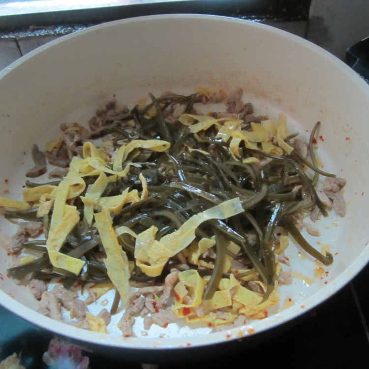 鸡蛋海带肉丝步骤6