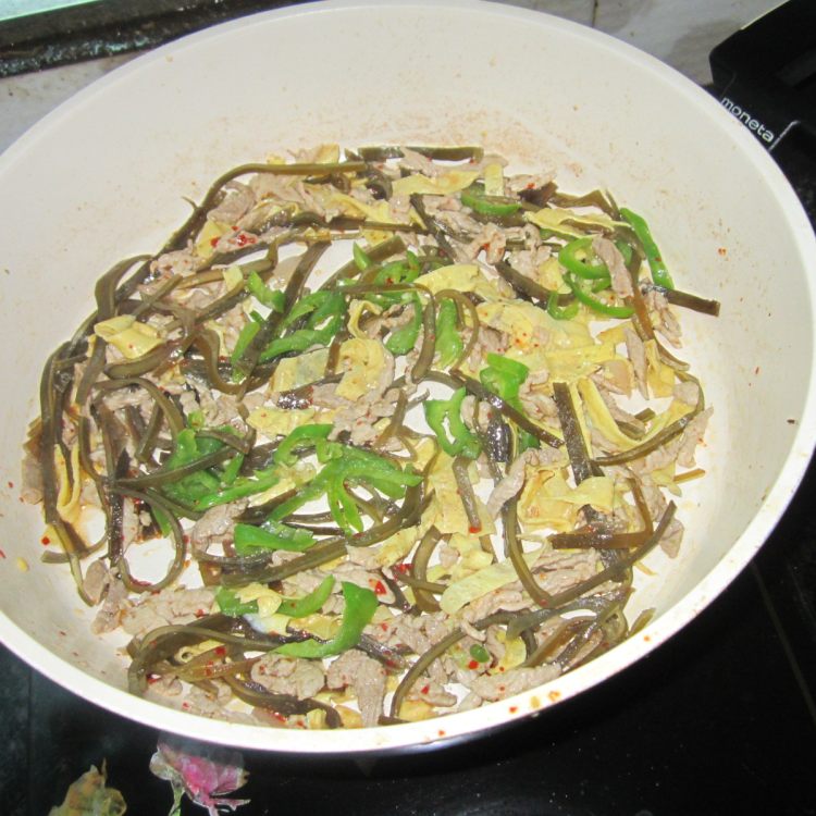 鸡蛋海带肉丝步骤9