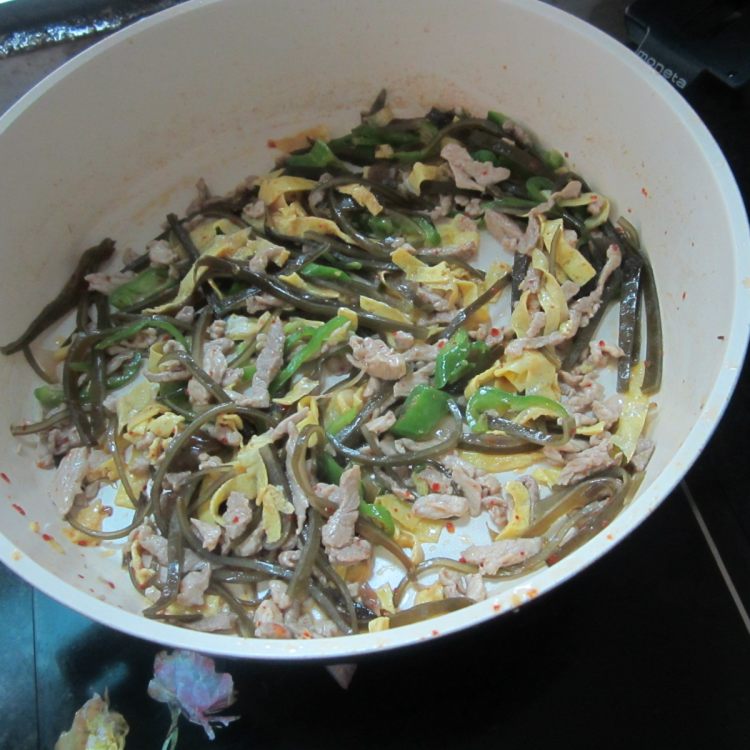 鸡蛋海带肉丝步骤10