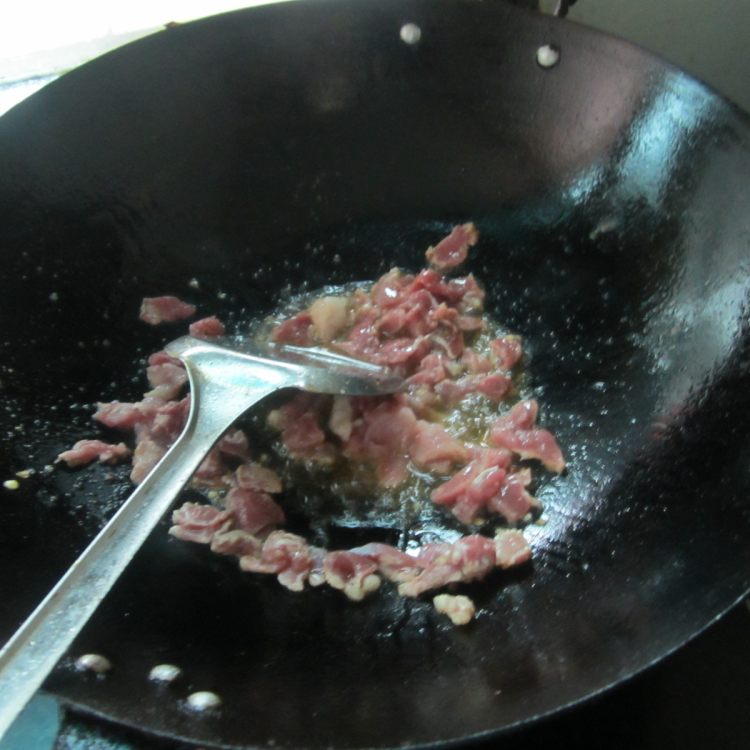 海带洋葱肉丝步骤3