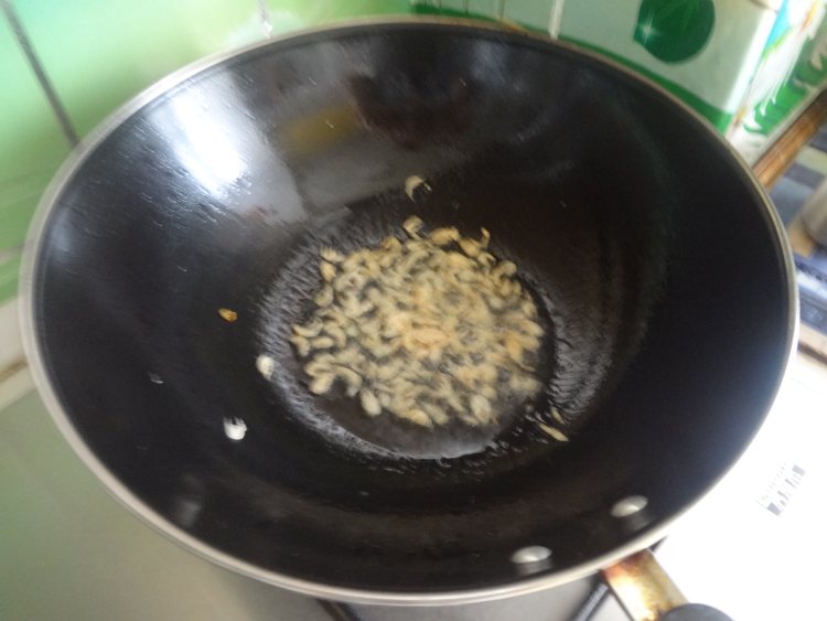 黄豆虾皮海带营养汤步骤2