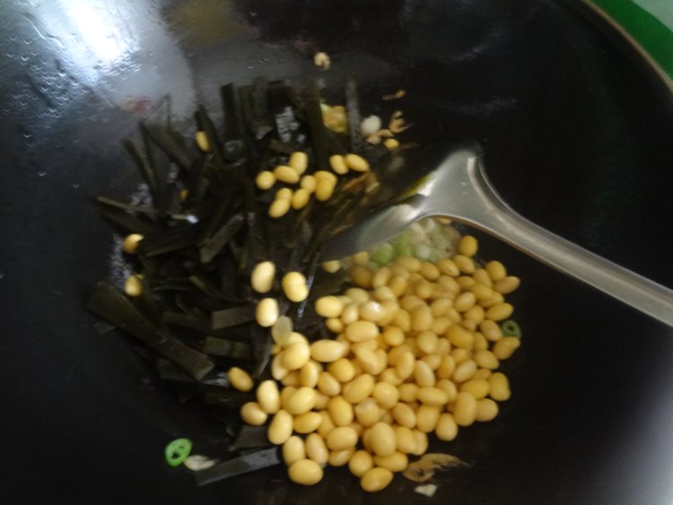 黄豆虾皮海带营养汤步骤4