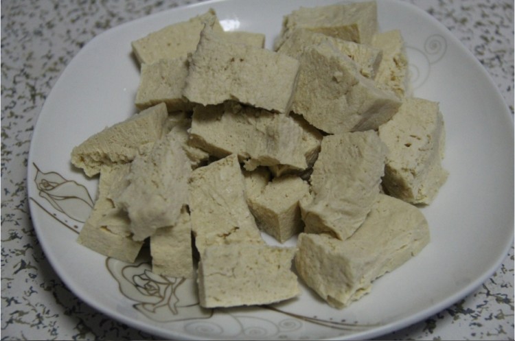 冻豆腐海带白菜汤步骤2