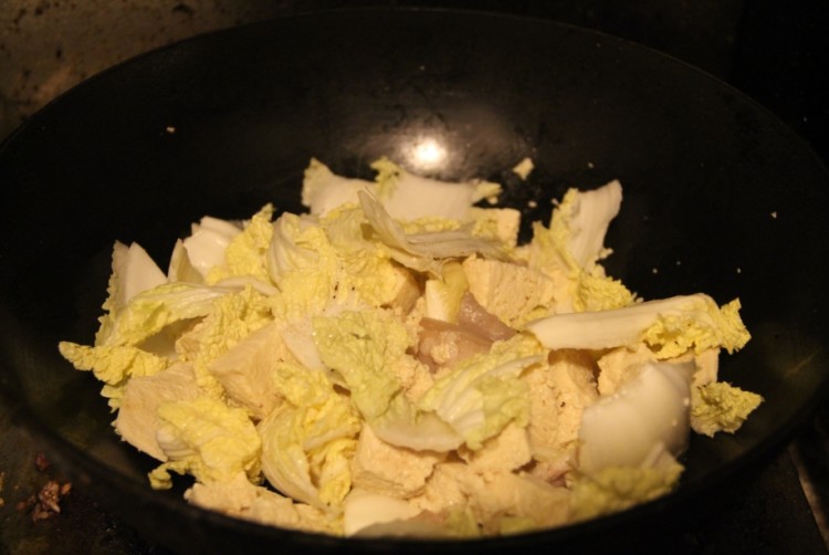 冻豆腐海带白菜汤步骤6