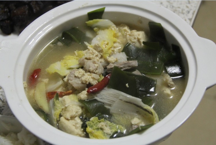 冻豆腐海带白菜汤步骤8