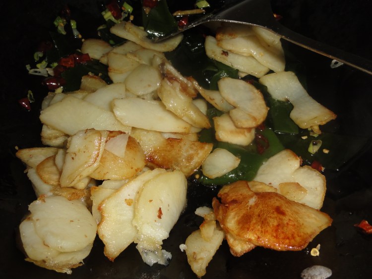 土豆片炒海带步骤5