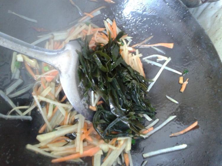 醋溜三丝步骤7