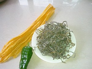 腐竹拌海带步骤1