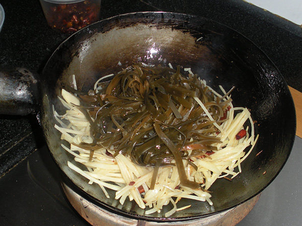 海带炒土豆丝步骤9