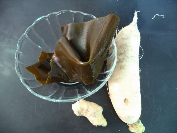 白萝卜海带汤步骤1