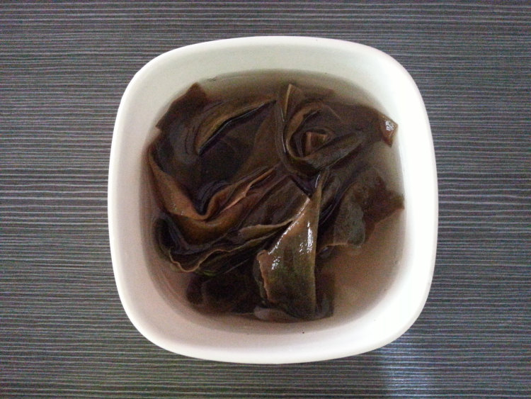 海带鸡蛋疙瘩面步骤1