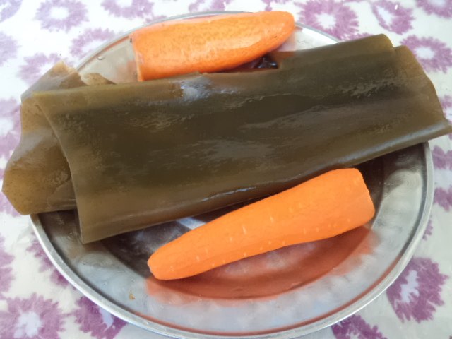 胡萝卜烧海带步骤1