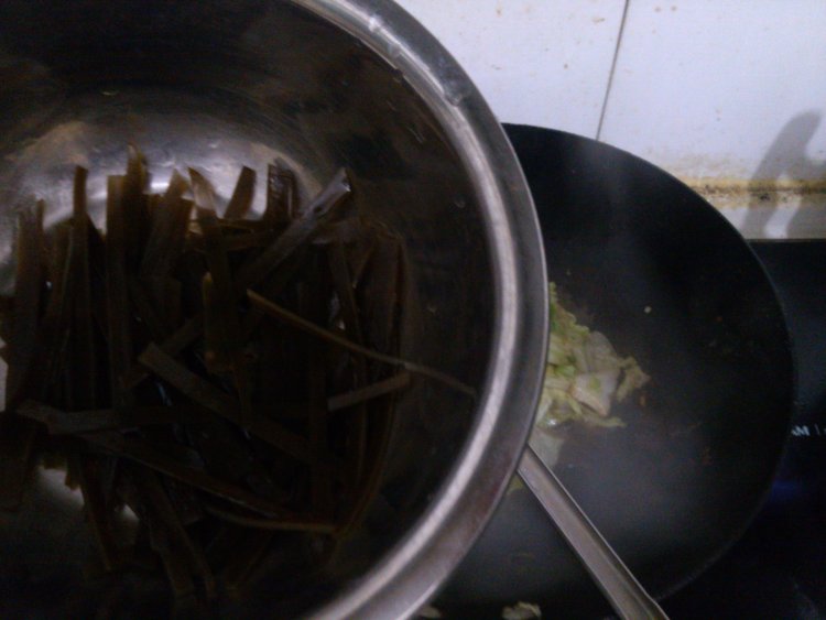 白菜海带炒鸡胗步骤7