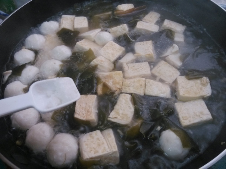 海带豆腐鱼丸汤步骤11