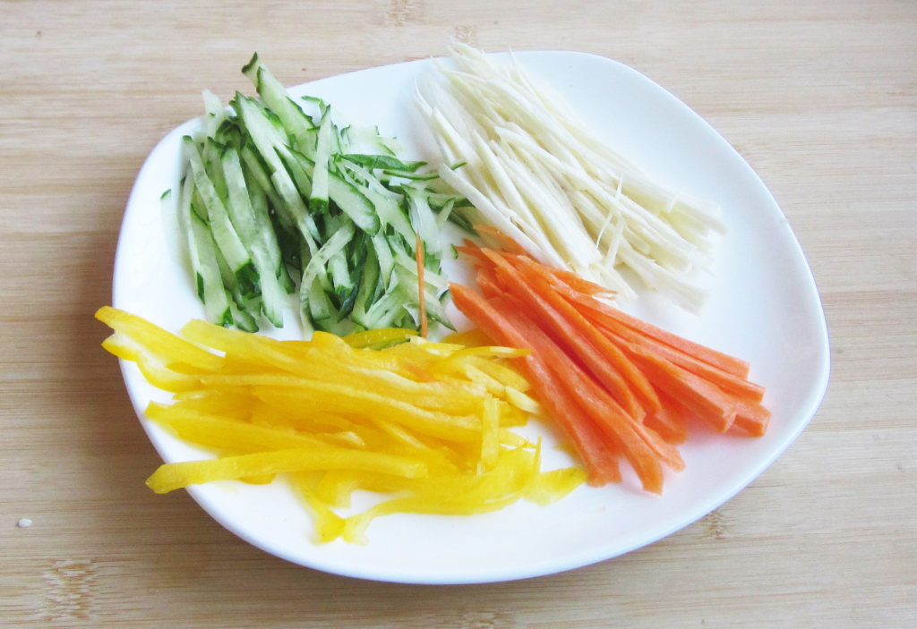 韩式蔬菜卷步骤3