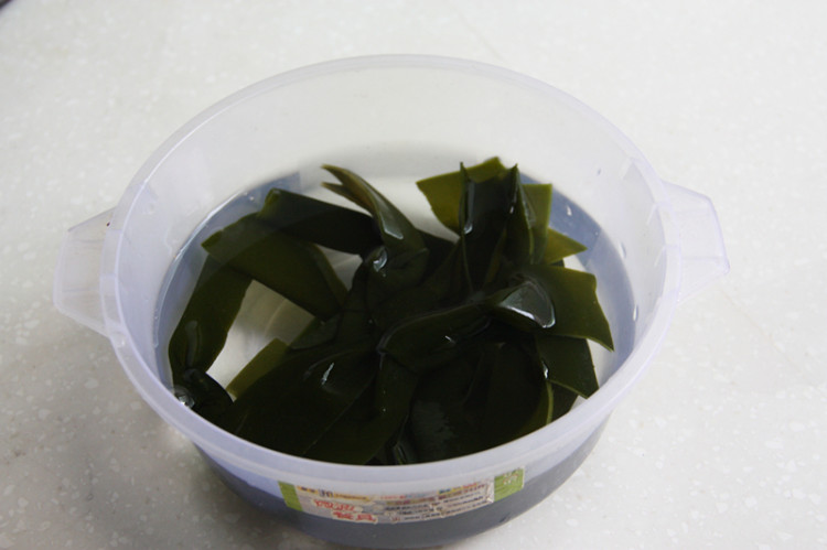 蛤蜊海带豆腐汤步骤2