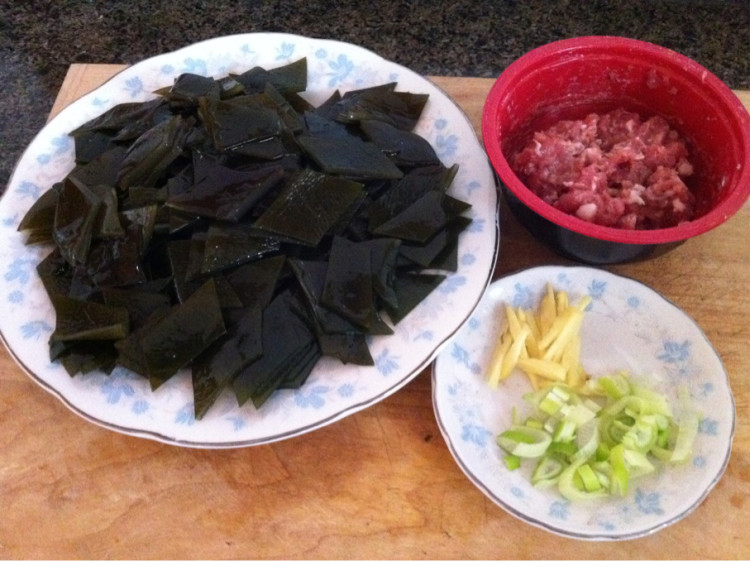 肉末海带根步骤1