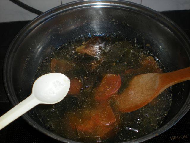 西红柿海带汤步骤7