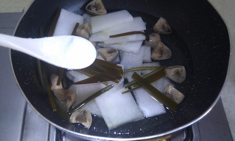 冬瓜海带猴头菇汤步骤9