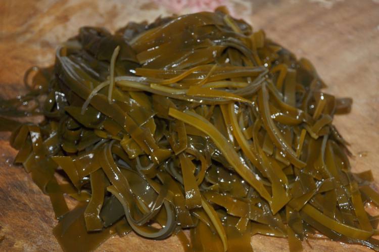 海带炒肉丁步骤1