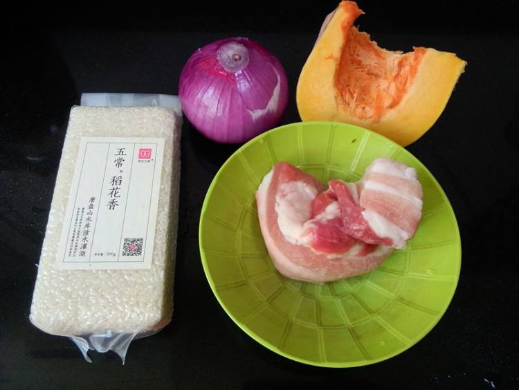 南瓜肉丁焖米饭步骤1