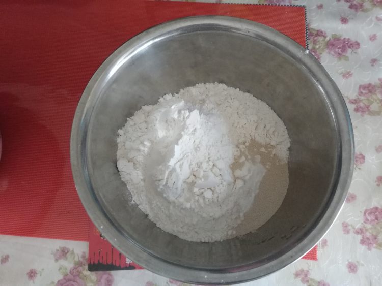 南瓜咸蛋馒头步骤3