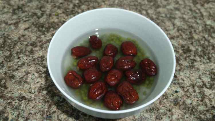 绿豆南瓜红枣粥步骤2