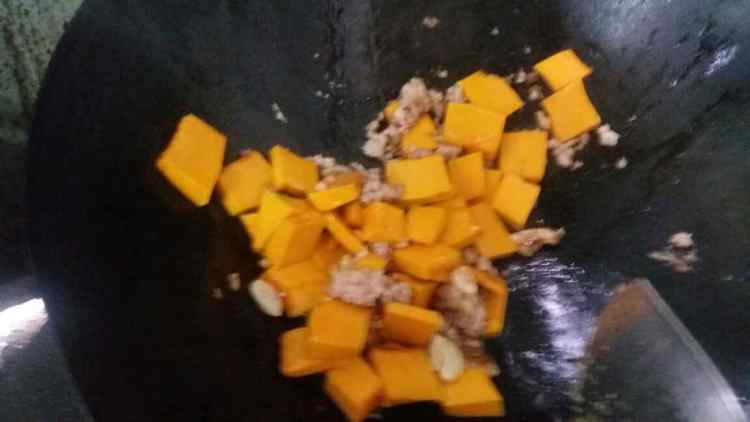肉沫炒南瓜步骤4