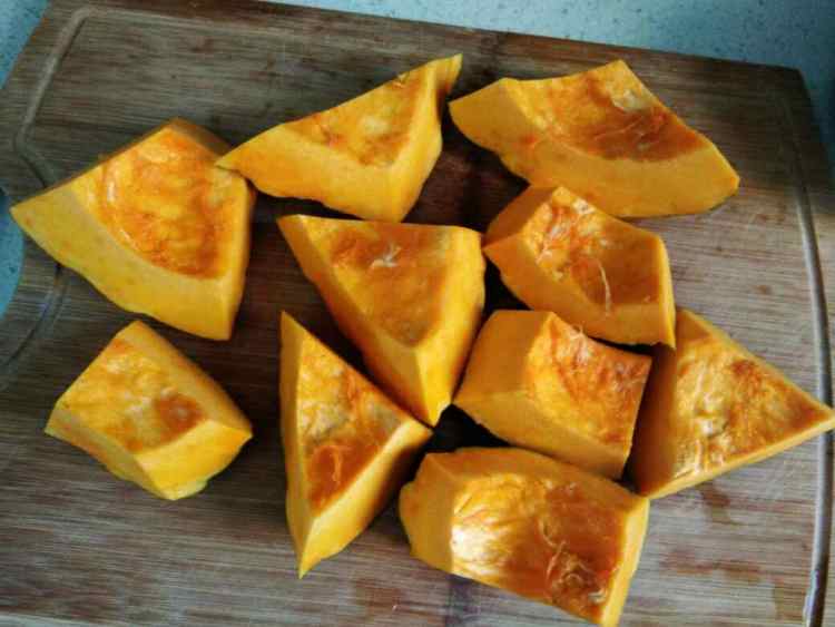 东北农家风味，蒸南瓜步骤2