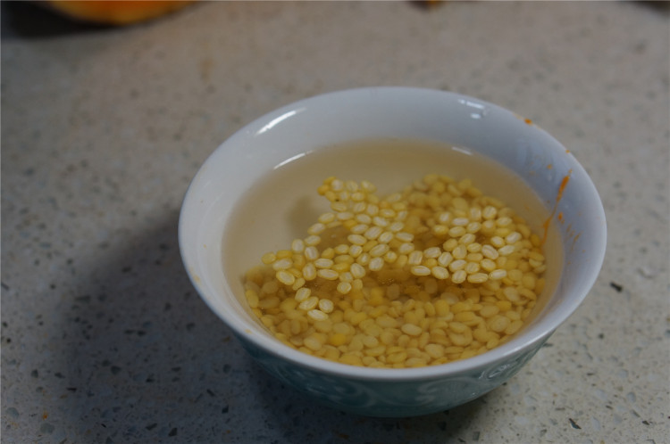 绿豆南瓜汤步骤2