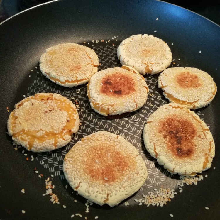 南瓜芝麻饼步骤8