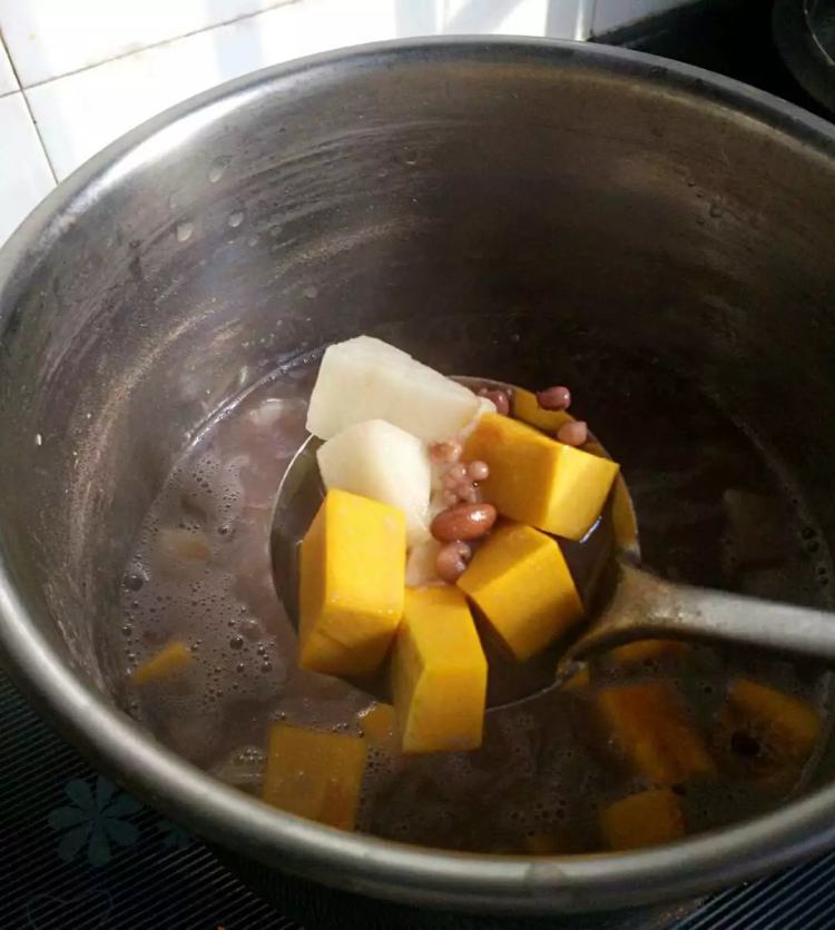 红豆南瓜梨子粥步骤10